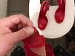User wichst mit Slip und Heels meiner Frau