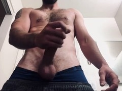 Watch this sexy guy Nicestdickofficial work his huge cock