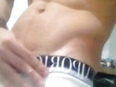 Pau duro quase a mostra (Hard cock almost out)