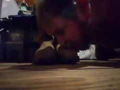 Sub Alan licks his boots