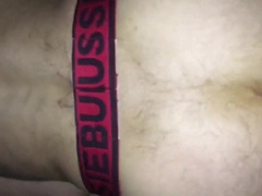 Un ours mature baise une plus [censored] sans capote