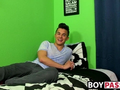 Twink Andy Taylor inserts dildo and wanks off until cumming