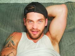 King Scot pays that rent with that ass in POV