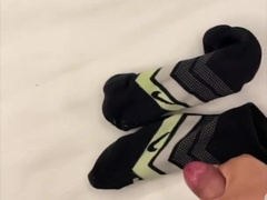 Dude is shooting flow on his socsk!