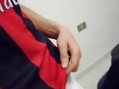 Cazzo duro in completino del milan