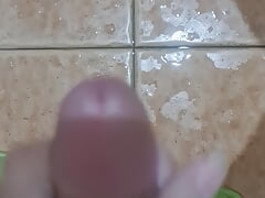 Jerking off in the bath