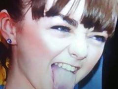 Maisie Williams Spritzmund