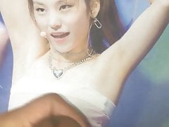 ITZY Yeji Cum Tribute Cum on her armpit and face + piss
