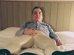 Joy Stardust showcases her gaping ass for some sex-positive fun