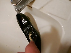 Piss in wifes black stiletto heel