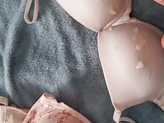 Cumshot on my wifes big cups bra 90d