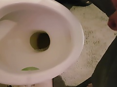erst pissen dann wichsen