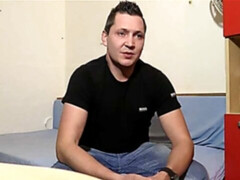 Bubble butt dude wants to enjoy some anal gape