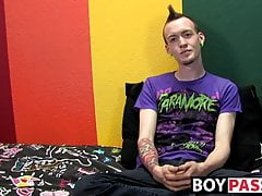 Punk rock twink Chris Jett masturbates and cums