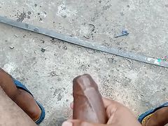 Bhabhi ko yaad karke lund hilaya aur paani nikala