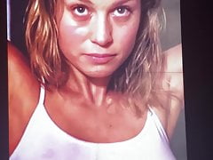 Brie Larson cum tribute