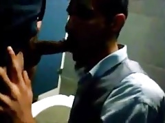 Mamada rica en WC
