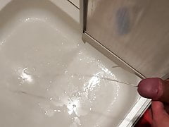 piss in shower