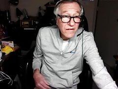 Opa vor der Cam
