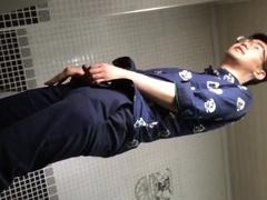 spy pissing4