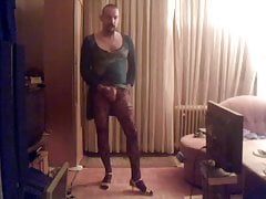 thori wichst im kleid