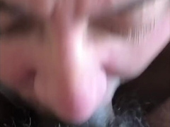 OSO GORDO DANDO POLLA Y LEFA A UNA PUTA
