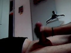 Macho me masturba la verga