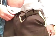 Advogado tocando uma bronha