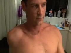 Aussie Ven jerks gets sucked