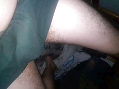 Metalero shows his cock well right the male