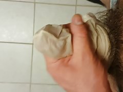 In die Nylons meiner Frau gespritzt