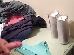 Cumshot on milf panties