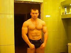 RUSSIAN BODYBUILDER STRIP AND CUM