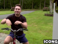 Homo daddy seduced by younger stud into an anal fuck fest