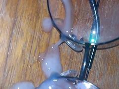 Circle glasses cum on.