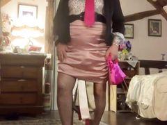Dressed with a pink bodycon skirt for a night out