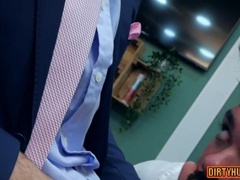 Watch this hot muscle fetish babe get a hot cumshot in her mouth