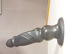 Juegos con dildo grande