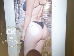 Hermosa rubia culona mojada de leche