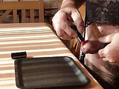 Rosi beim Schmincken und abspritzen