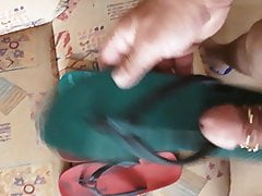 Abspritzen auf flip flops