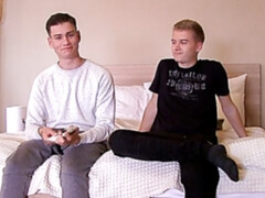 Czech amateurs in a very hot 3some video