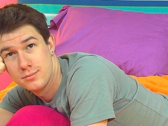 Handsome Dustin Hawthorne talking about his past experiences