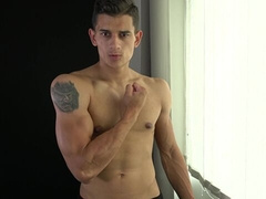 Flexing from Breno Gomes is just like the hottest