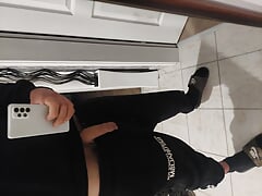 In an instant, my cock just started to rise gently and I was getting more and more orderly, I was alone in the house and I decided to jerk it off in t