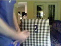 SEUL DANS LE SALON 4