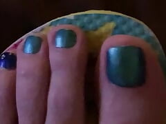 Blue green toes movie clip 1