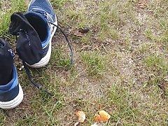 Master Ramon crushes Pear barefoot
