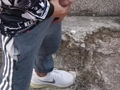 Napajakol ulit ako sa Public Cemetery. sarap while somebody is observing