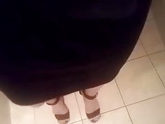 Peeing and plug out of my ass